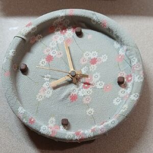 Charming Floral Wall Clock with Gold Hands